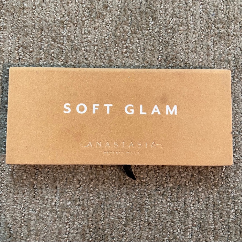 Anastasia Soft Glam palette